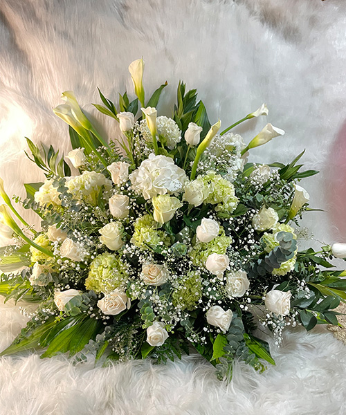 Ramo fúnebre en forma de abanico, elegante arreglo floral para funerales y condolencias - Ref. 1