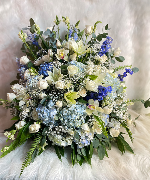 Ramos y arreglos florales para funerales en forma de abanico, expresa amor y apoyo en momentos de pérdida - Ref. 9