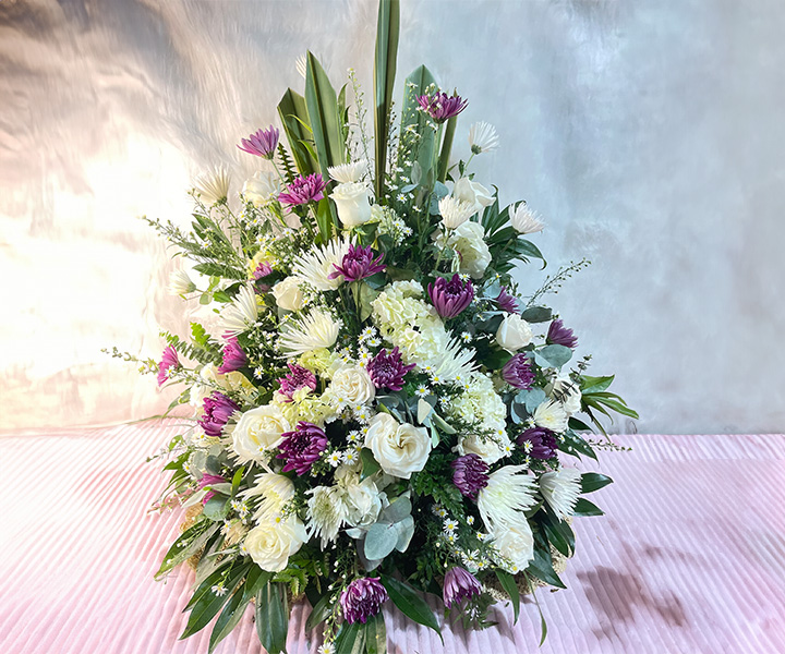 Ramo fúnebre en forma de abanico, arreglo Floral de condolencias para despedidas y duelo - Ref. 3 - 135