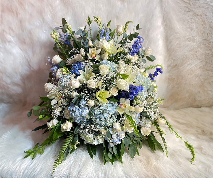 Ramos y arreglos florales para funerales en forma de abanico, expresa amor y apoyo en momentos de pérdida - Ref. 9 - 139