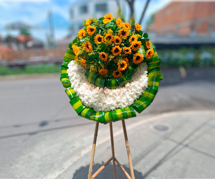 Corona Fúnebre con Girasoles y Rosas Blancas en Caballete Ref. 20 - 226