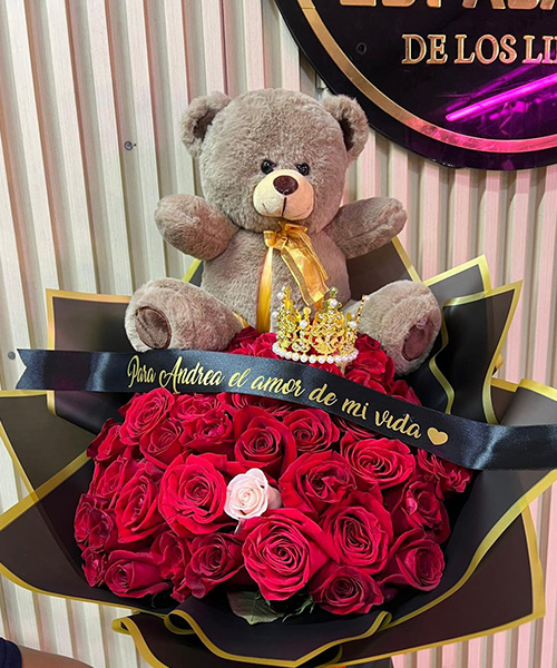 Ramo de 60 rosas rojas con peluche