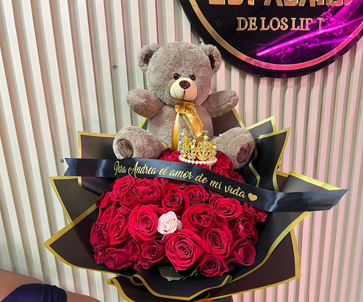 Ramo de 60 rosas rojas con peluche - 337