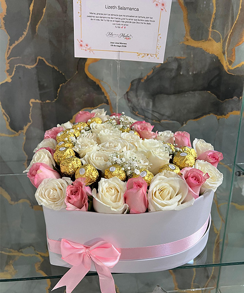 Caja de flores ref. corazón encantado