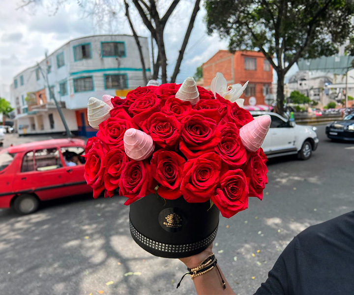 Caja de flores para el dia de la madre ref. Delicias de amor eterno - 297