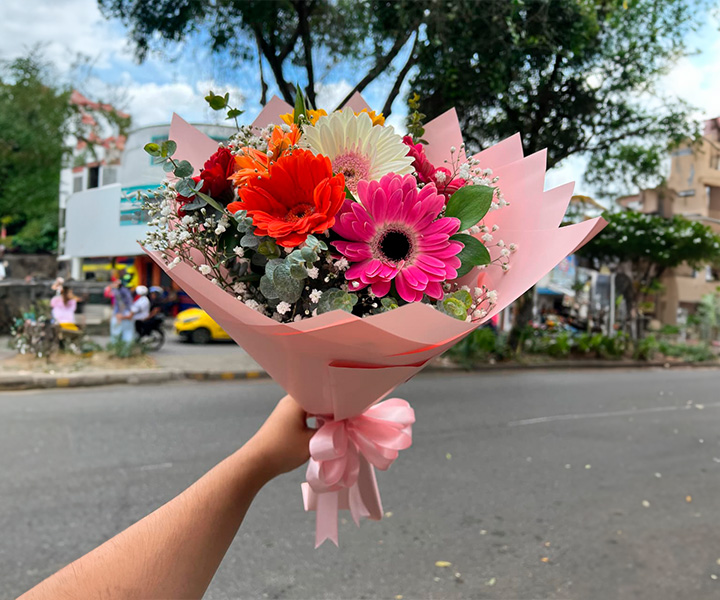 Ramo de flores para el dia de la madre ref. Alegría multicolor de mamá - 302