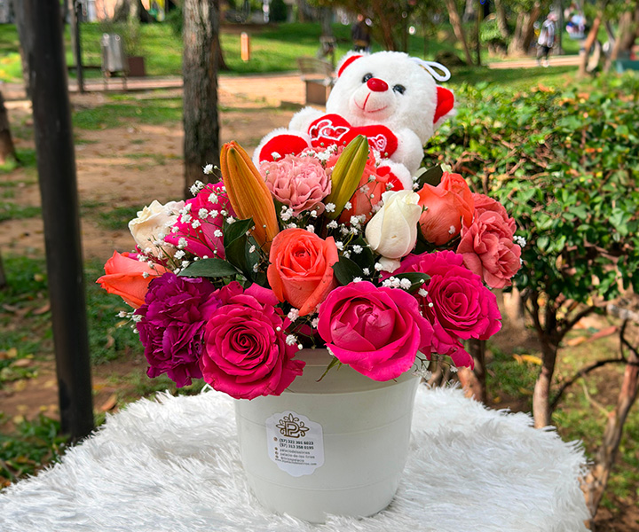 Caja de flores para el dia de la madre ref. abrazo de primavera - 288