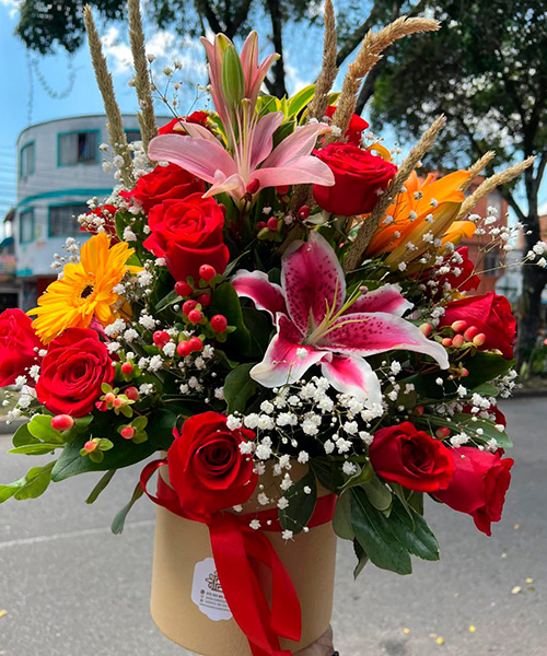 Caja de flores para el dia de la madre ref. Primavera en el Corazón de Mamá