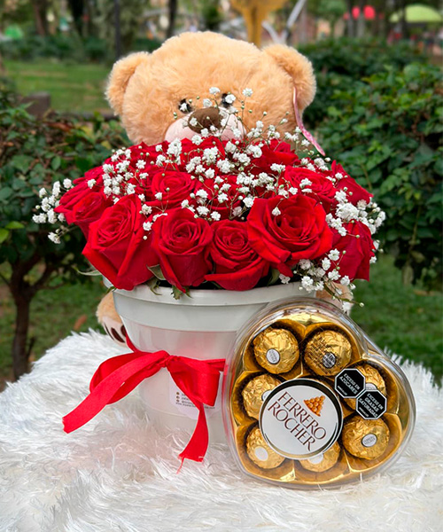 Caja de flores y chocolates ref. caricias de mamá