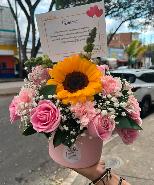 Caja de flores para el dia de la madre ref. Luz y amor de mamá