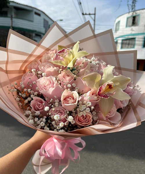Ramo de flores ref. encanto rosado