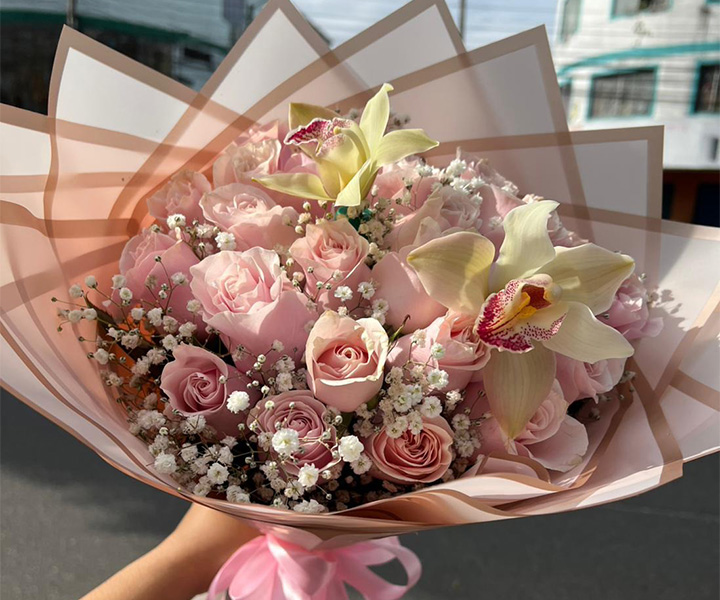 Ramo de flores ref. encanto rosado - 318